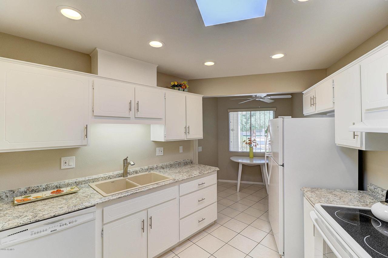 16416 N 99th Dr., Sun City, AZ 85351