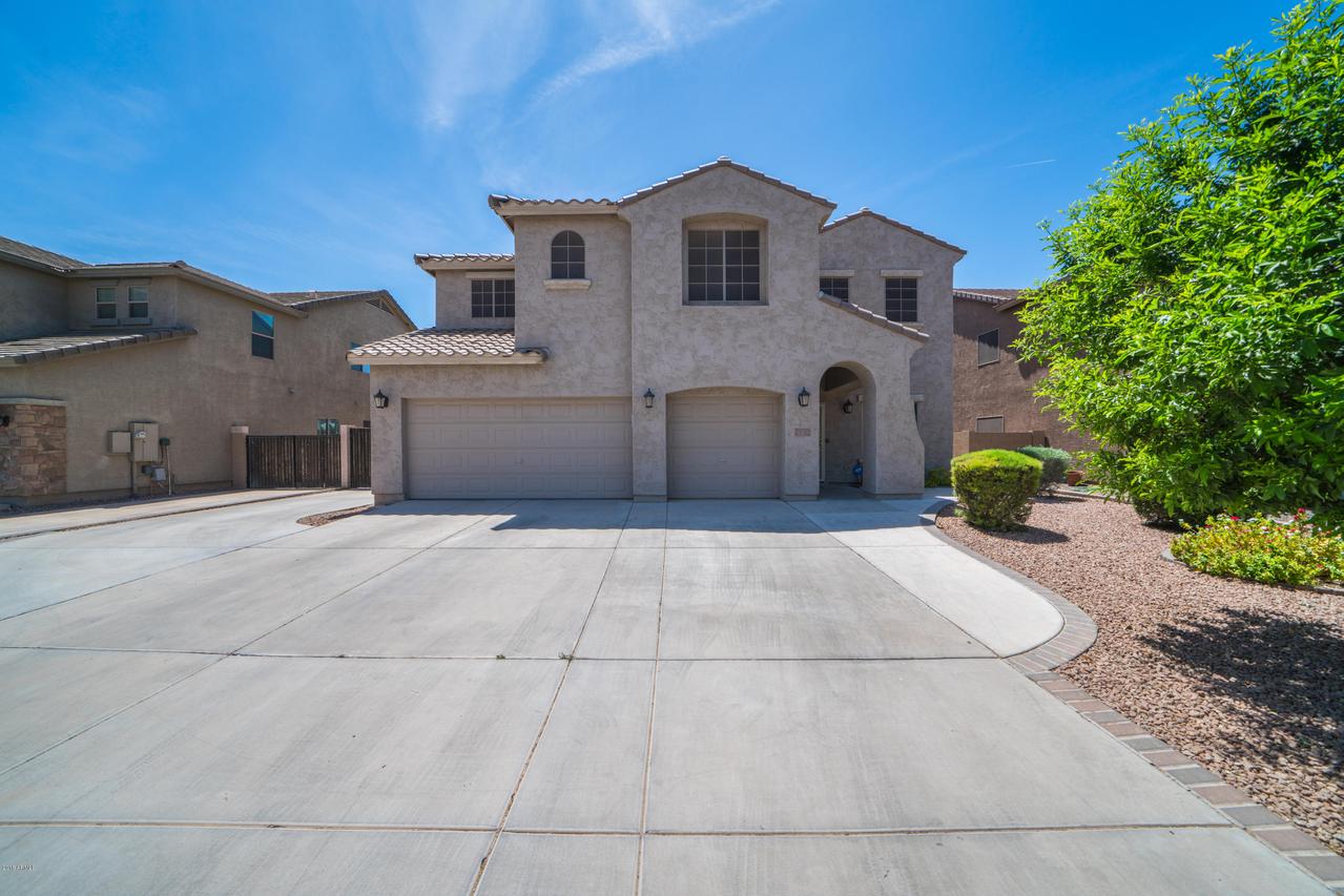 933 E Volk Ln., San Tan Valley, AZ 85140