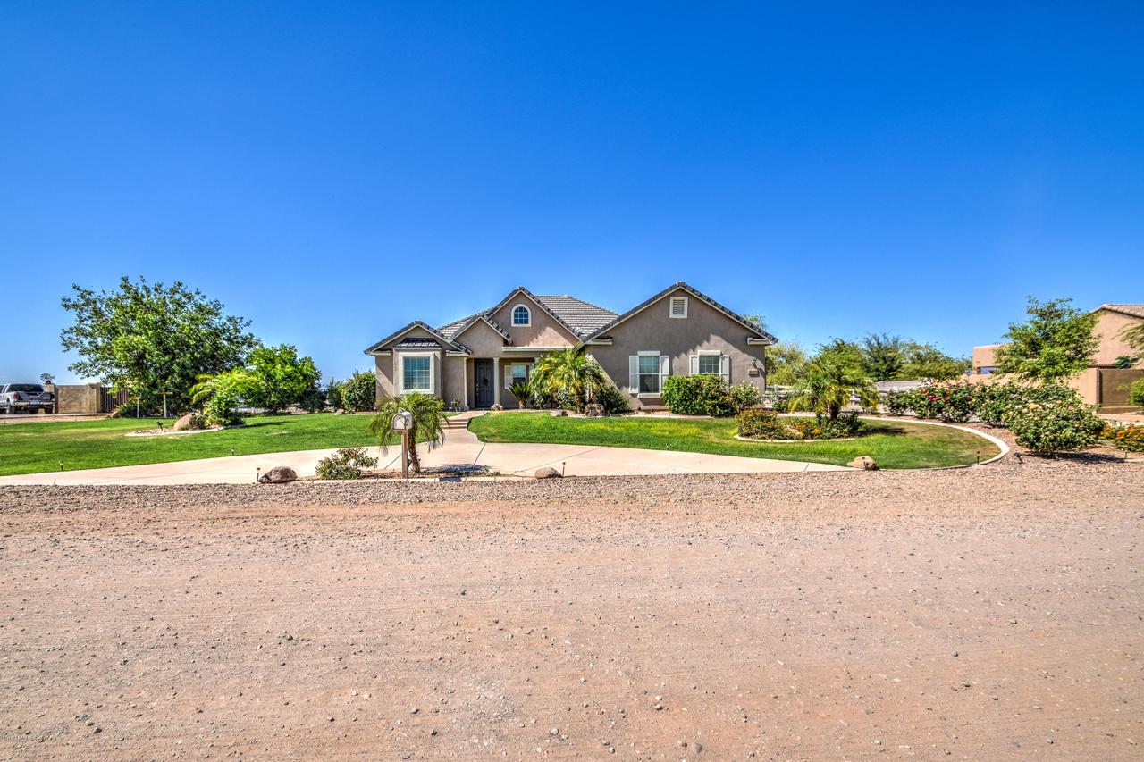 1600 E Loveland Ln., San Tan Valley, AZ 85140