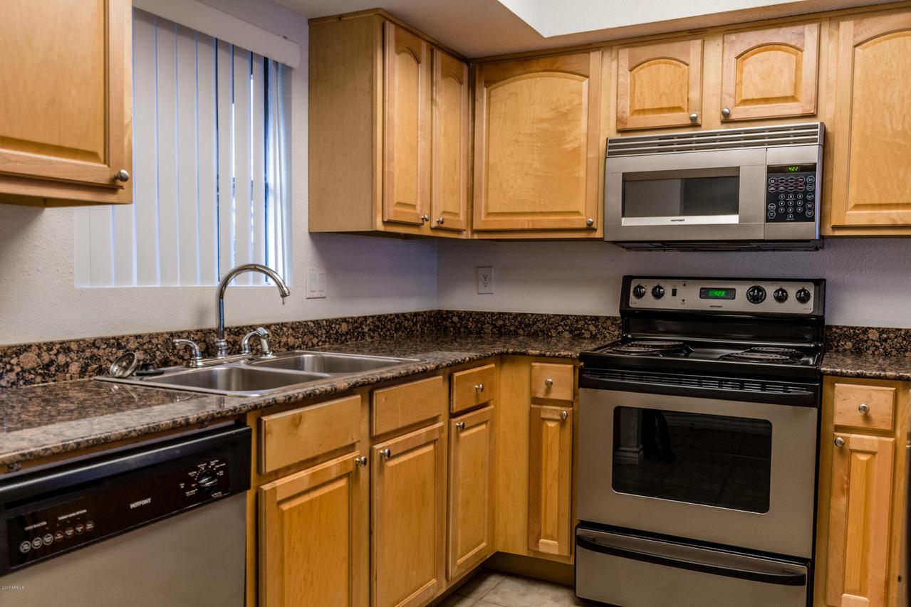 3420 W Danbury Dr. #C113, Phoenix, AZ 85053