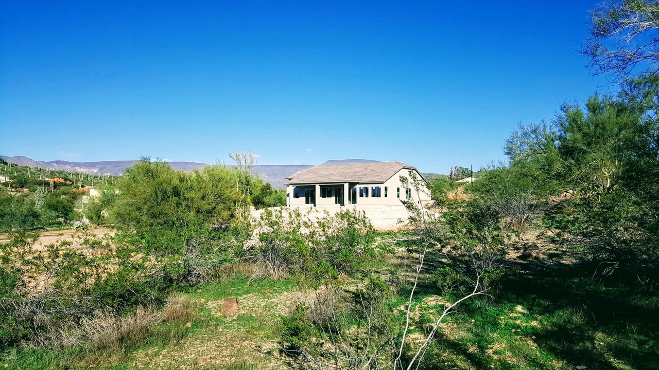 44522 N 16th St., New River, AZ 85087