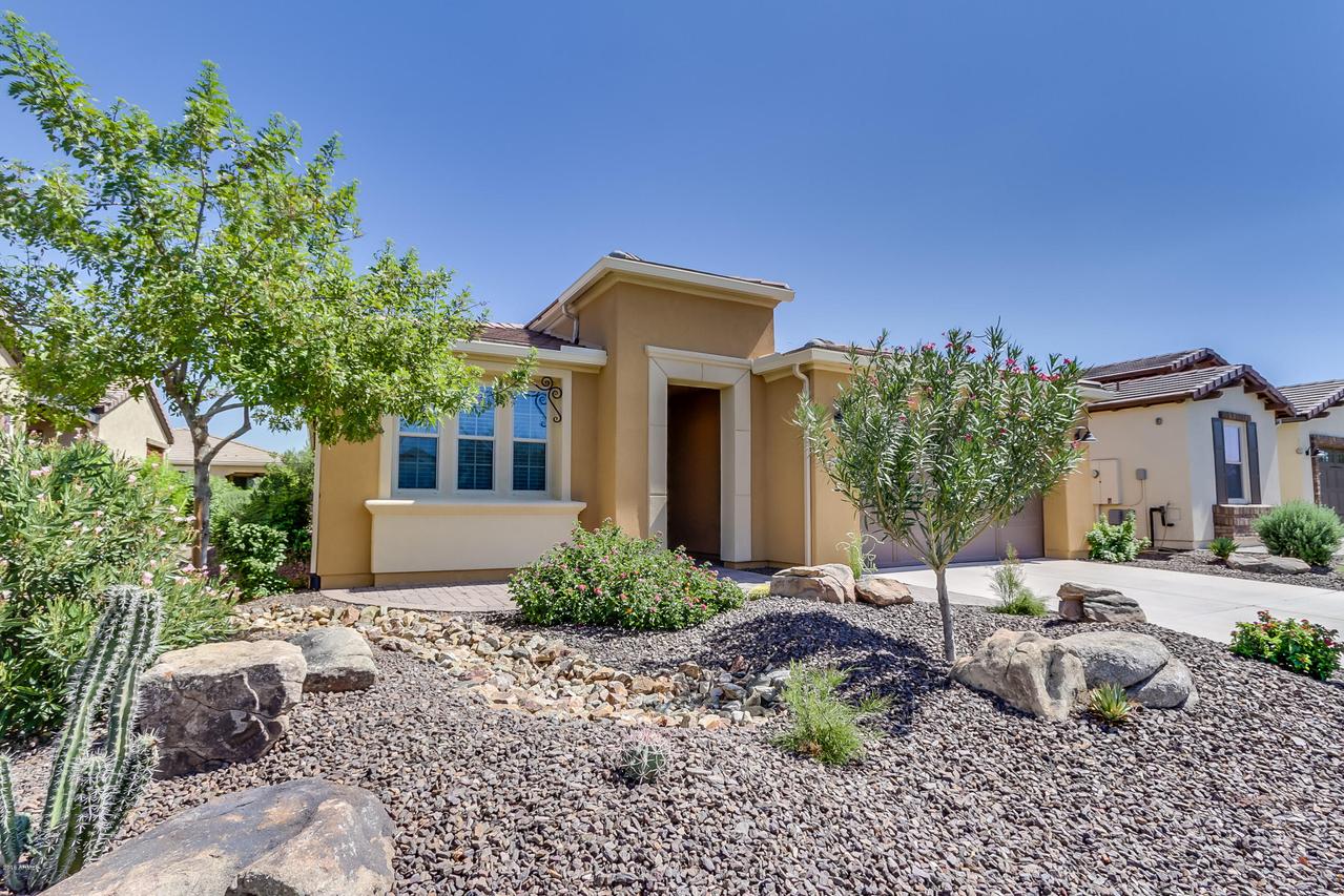 828 E Harmony Way, San Tan Valley, AZ 85140