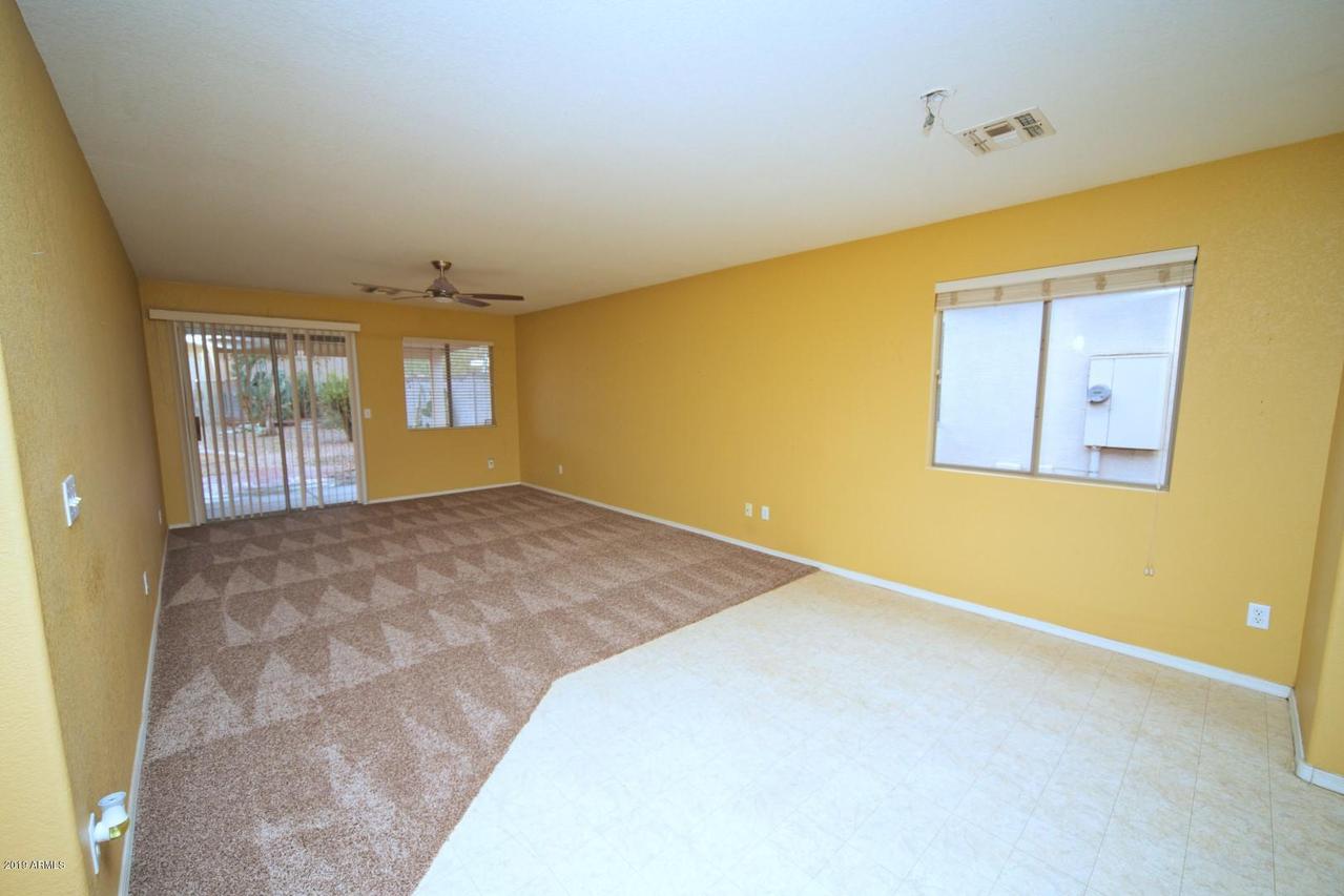 1113 E Silktassel Tr., San Tan Valley, AZ 85143