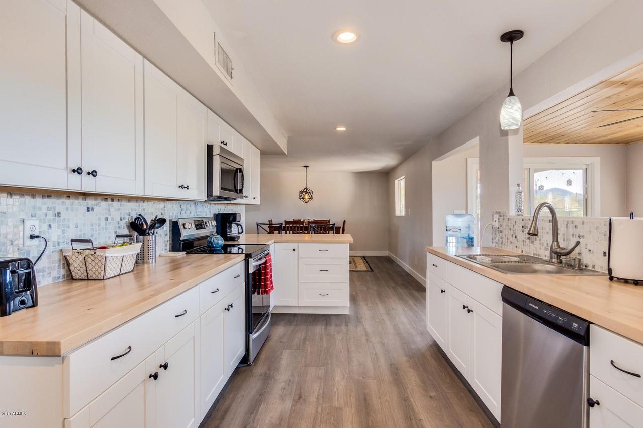 43817 N 3rd Ave., New River, AZ 85087