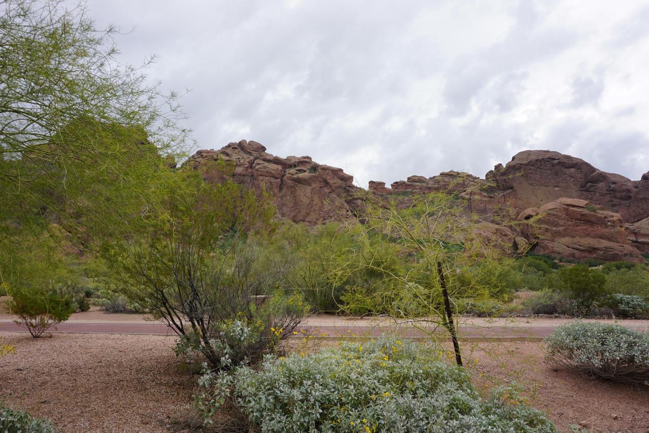 5935 N Echo Canyon Ln., Phoenix, AZ 85018