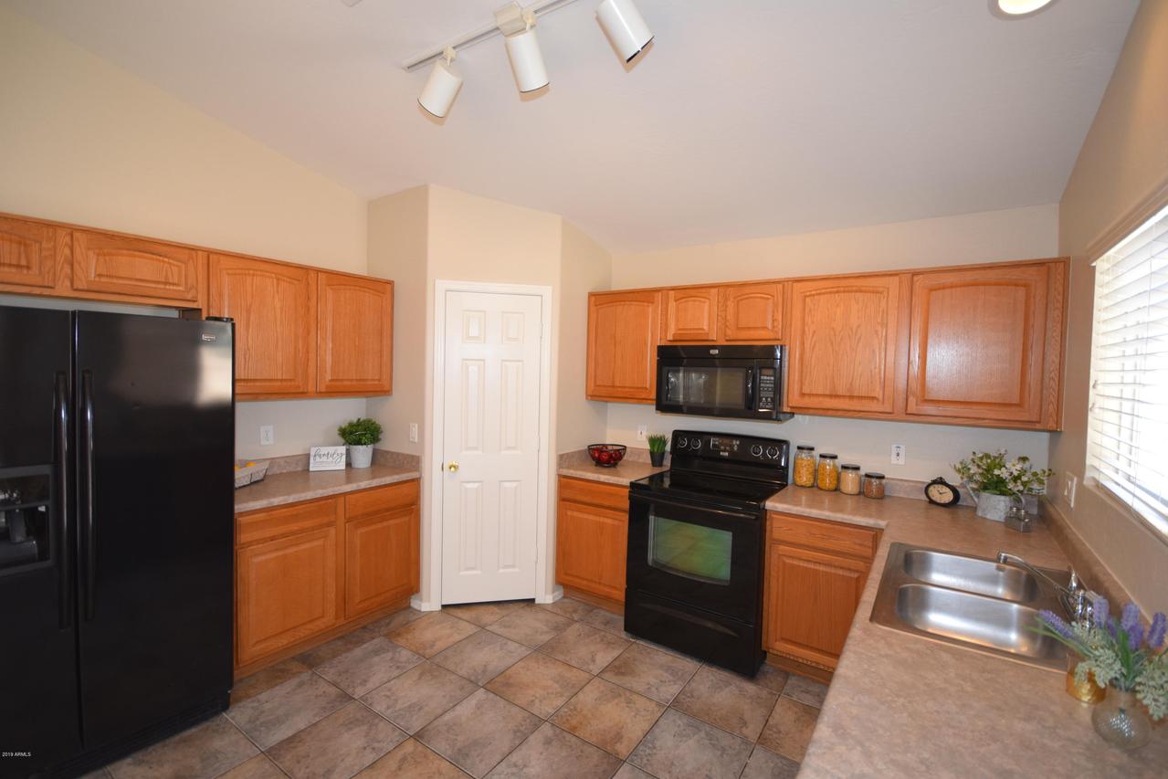 1023 E Desert Holly Dr., San Tan Valley, AZ 85143