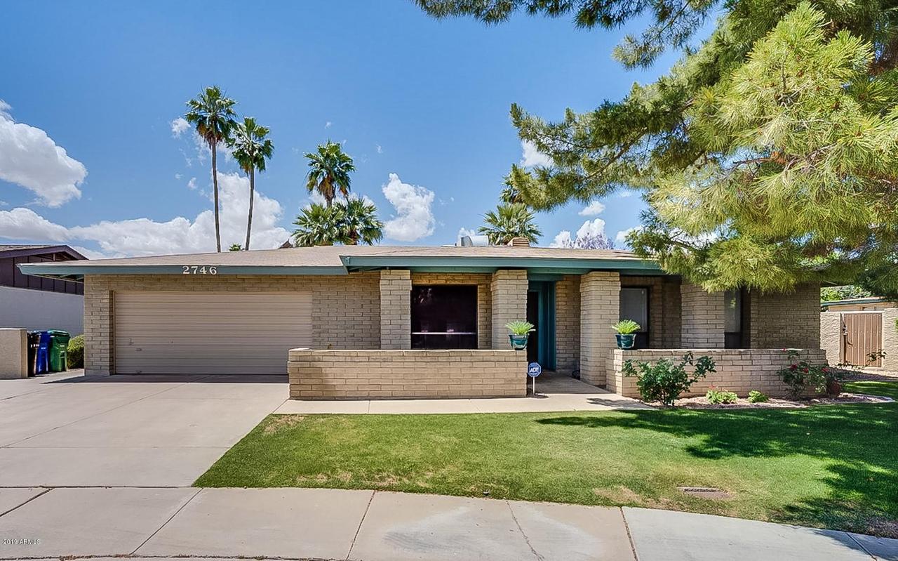 2746 S El Paradiso Cir., Mesa, AZ 85202