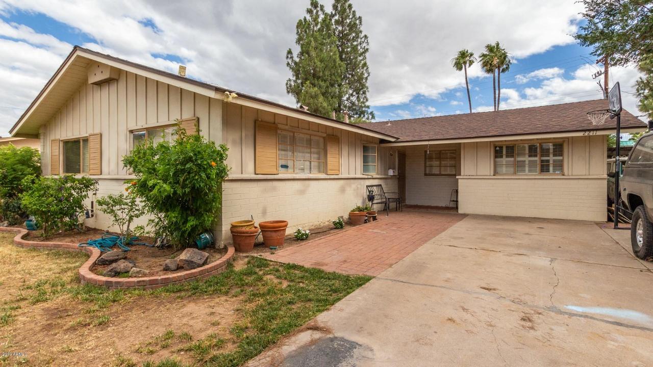 2211 W Rovey Ave., Phoenix, AZ 85015