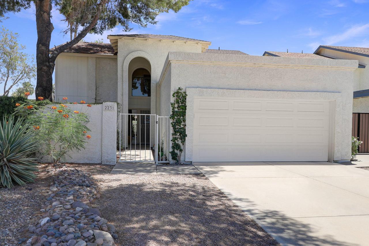 2231 S Las Palmas Cir., Mesa, AZ 85202
