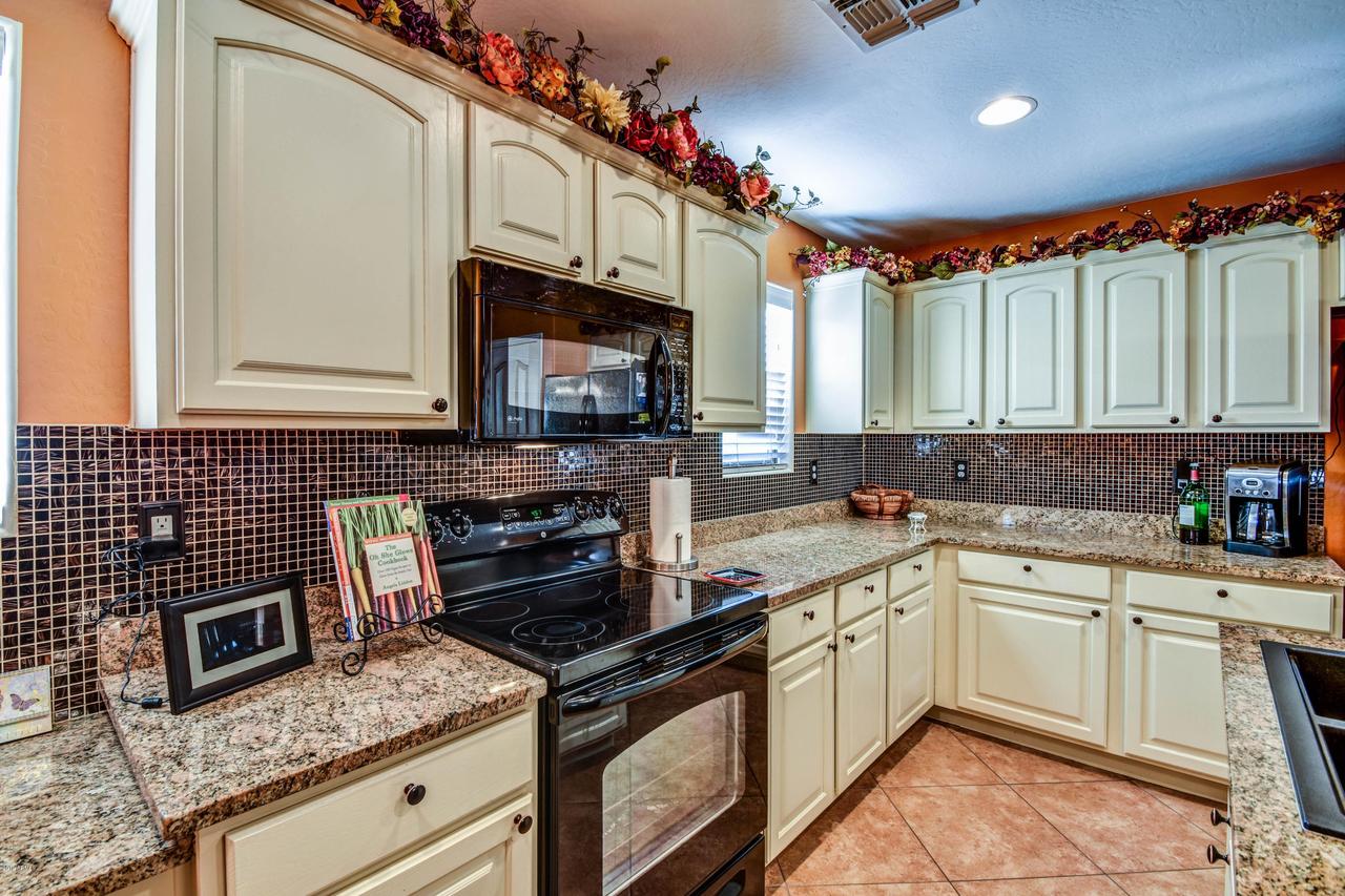 1055 W Desert Hills Dr., San Tan Valley, AZ 85143