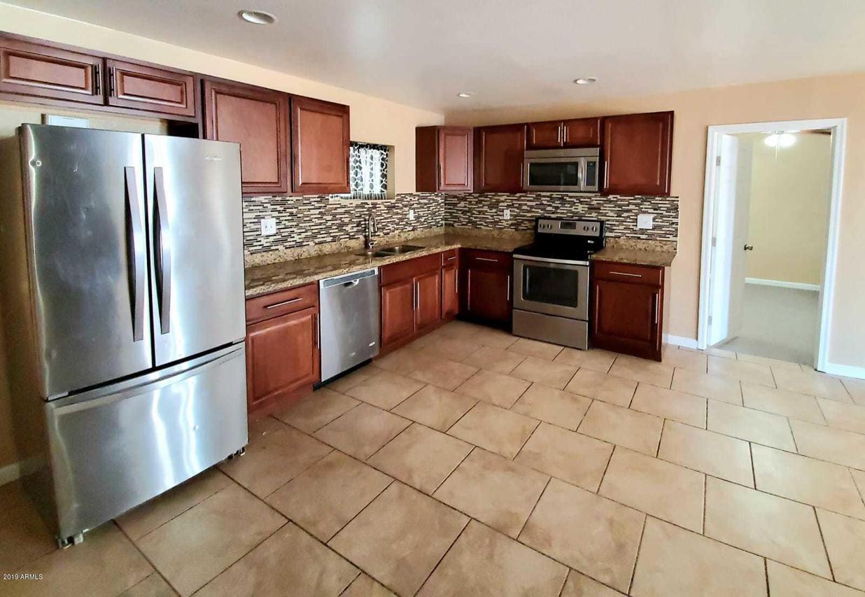 6502 W Medlock Dr., Glendale, AZ 85301