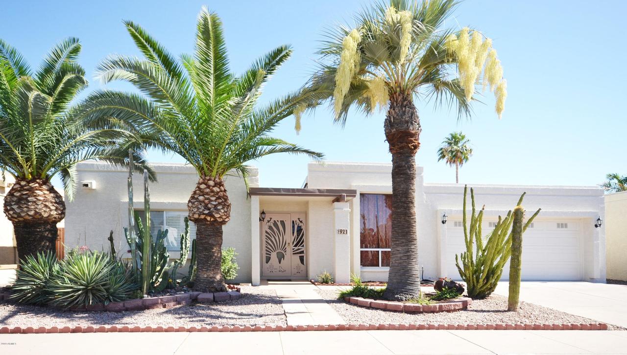 921 E Michelle Dr., Phoenix, AZ 85022