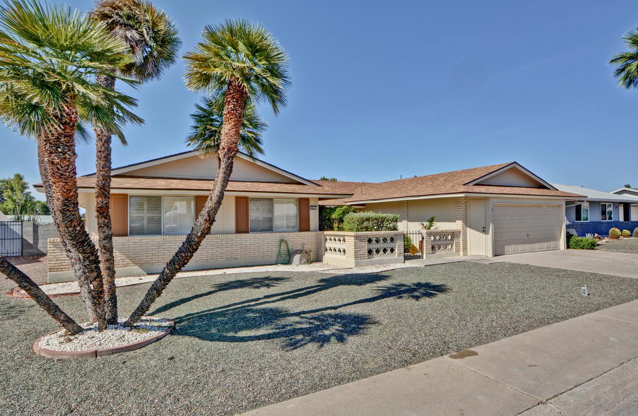 10015 W Cumberland Dr., Sun City, AZ 85351