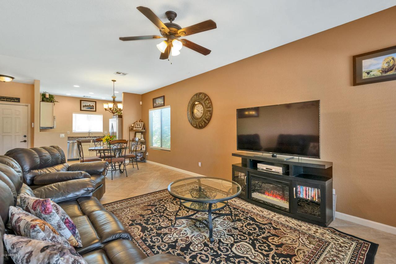 782 E Drifter Pl., San Tan Valley, AZ 85143