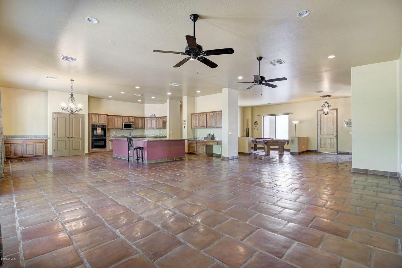 42203 N 9th Ave., Phoenix, AZ 85086