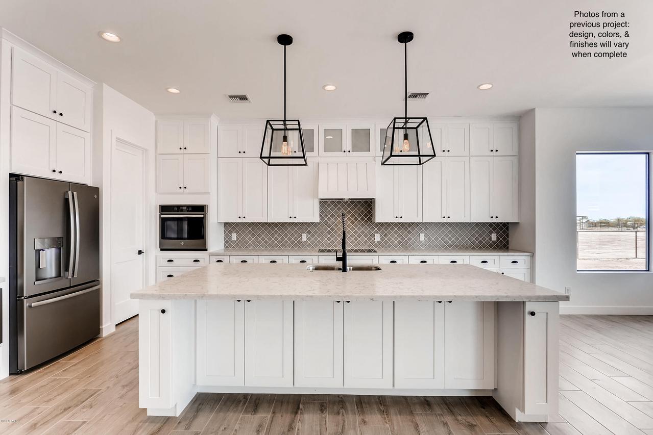 1493 E Lobo St., San Tan Valley, AZ 85140