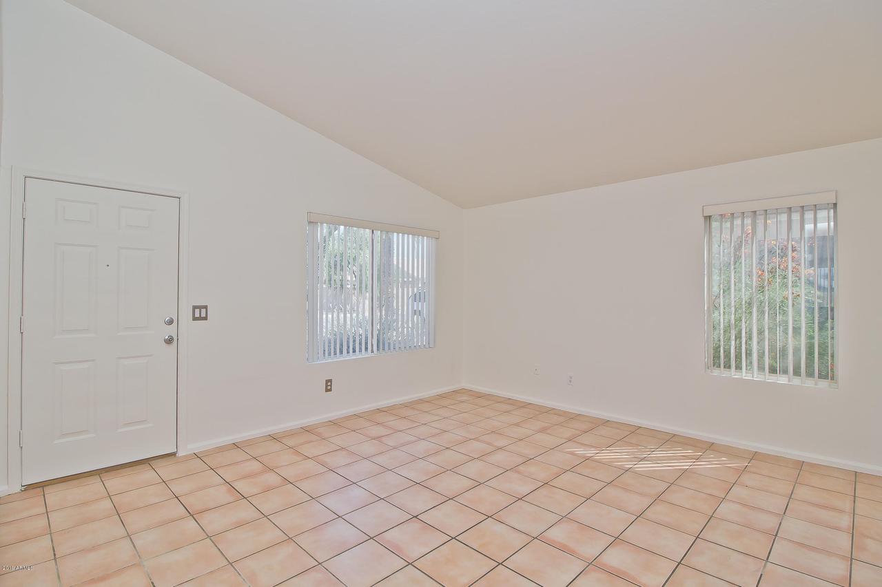 10727 W Calle Del Sol, Phoenix, AZ 85037