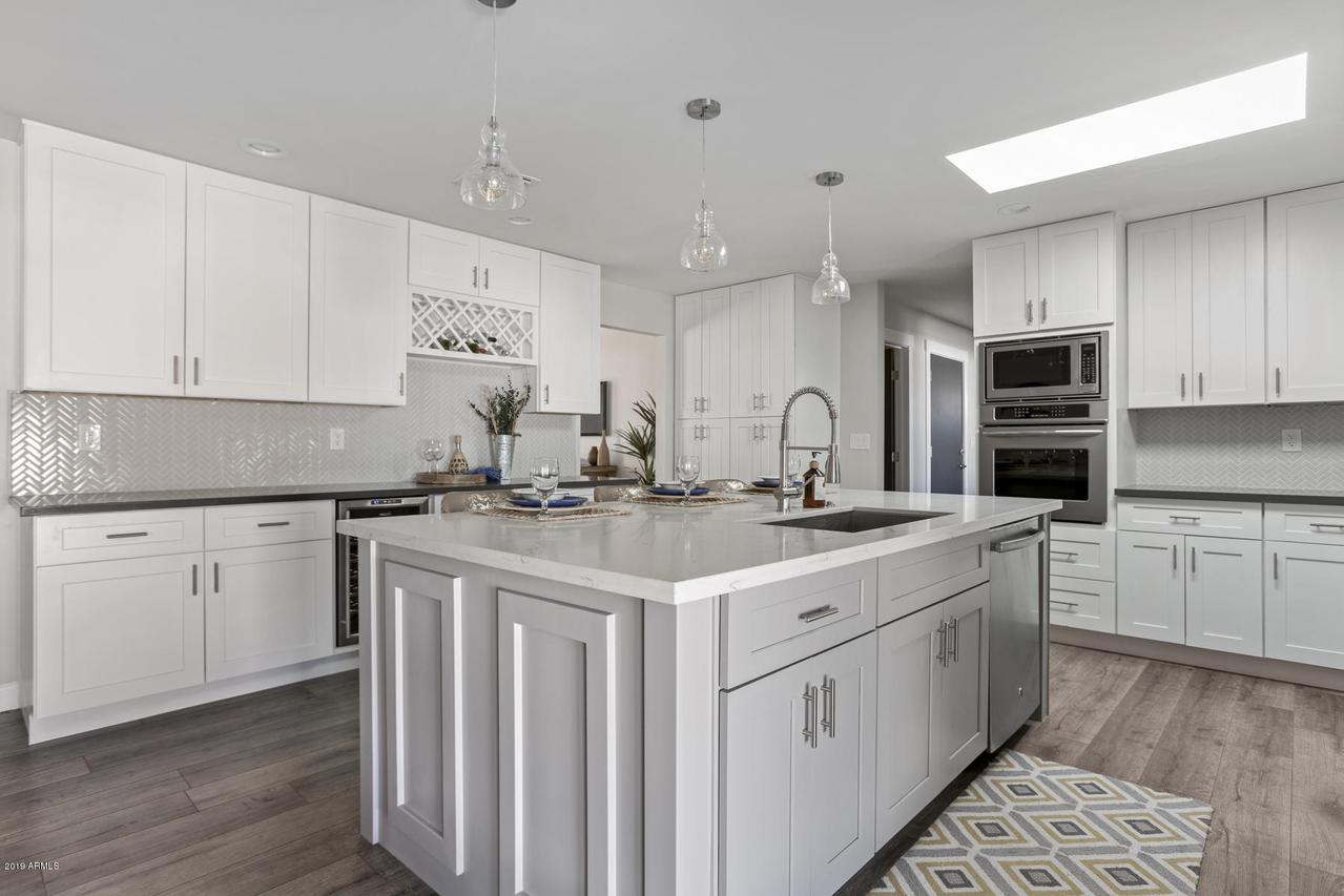 5026 W Tierra Buena Ln., Glendale, AZ 85306