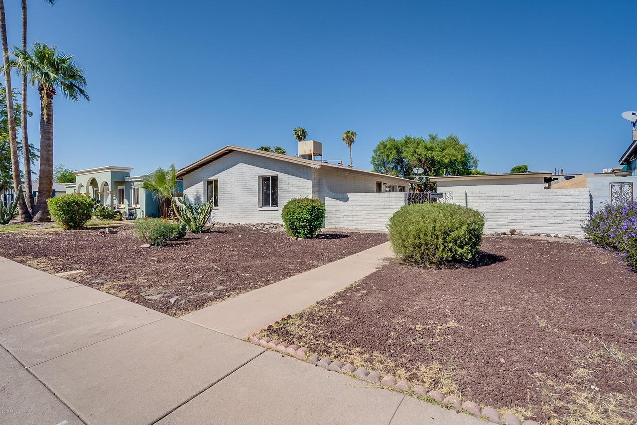 2402 W Paradise Dr., Phoenix, AZ 85029