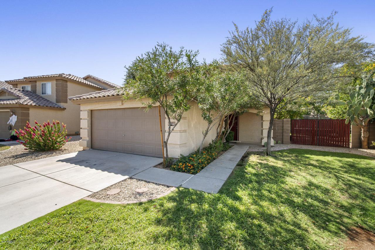 1017 E Rolls Rd., San Tan Valley, AZ 85143