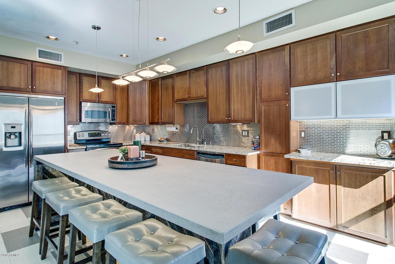 525 W Lakeside Dr. #124, Tempe, AZ 85281