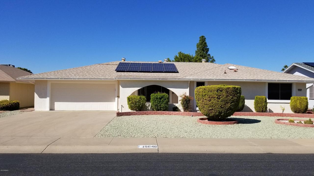 19646 N Willow Creek Cir., Sun City, AZ 85373