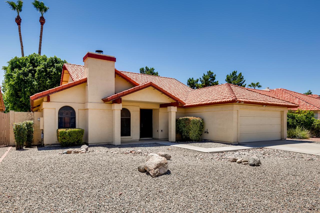 7207 W Mcrae Way, Glendale, AZ 85308