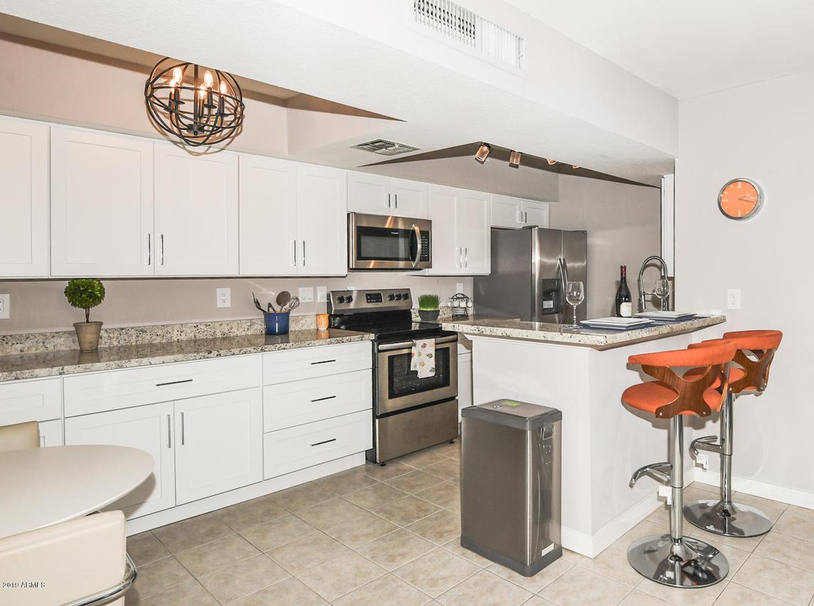 4554 E Paradise Village Pkwy. #211, Phoenix, AZ 85032