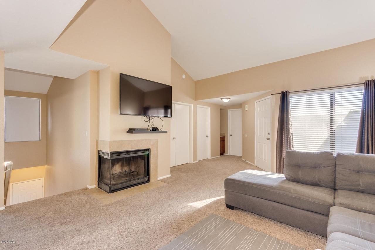 9205 N 59th Ave. #208, Glendale, AZ 85302