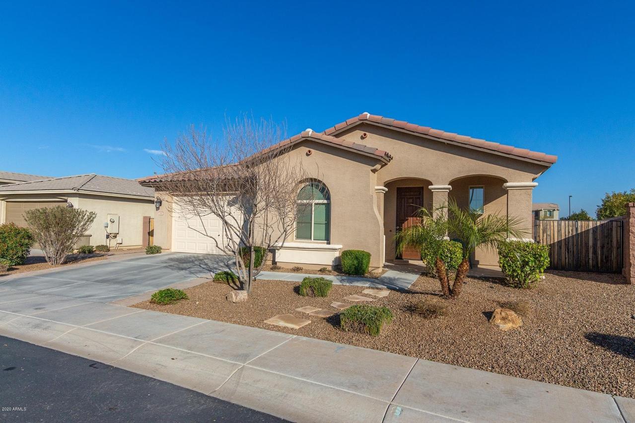 1060 W Redwood Ave., San Tan Valley, AZ 85140
