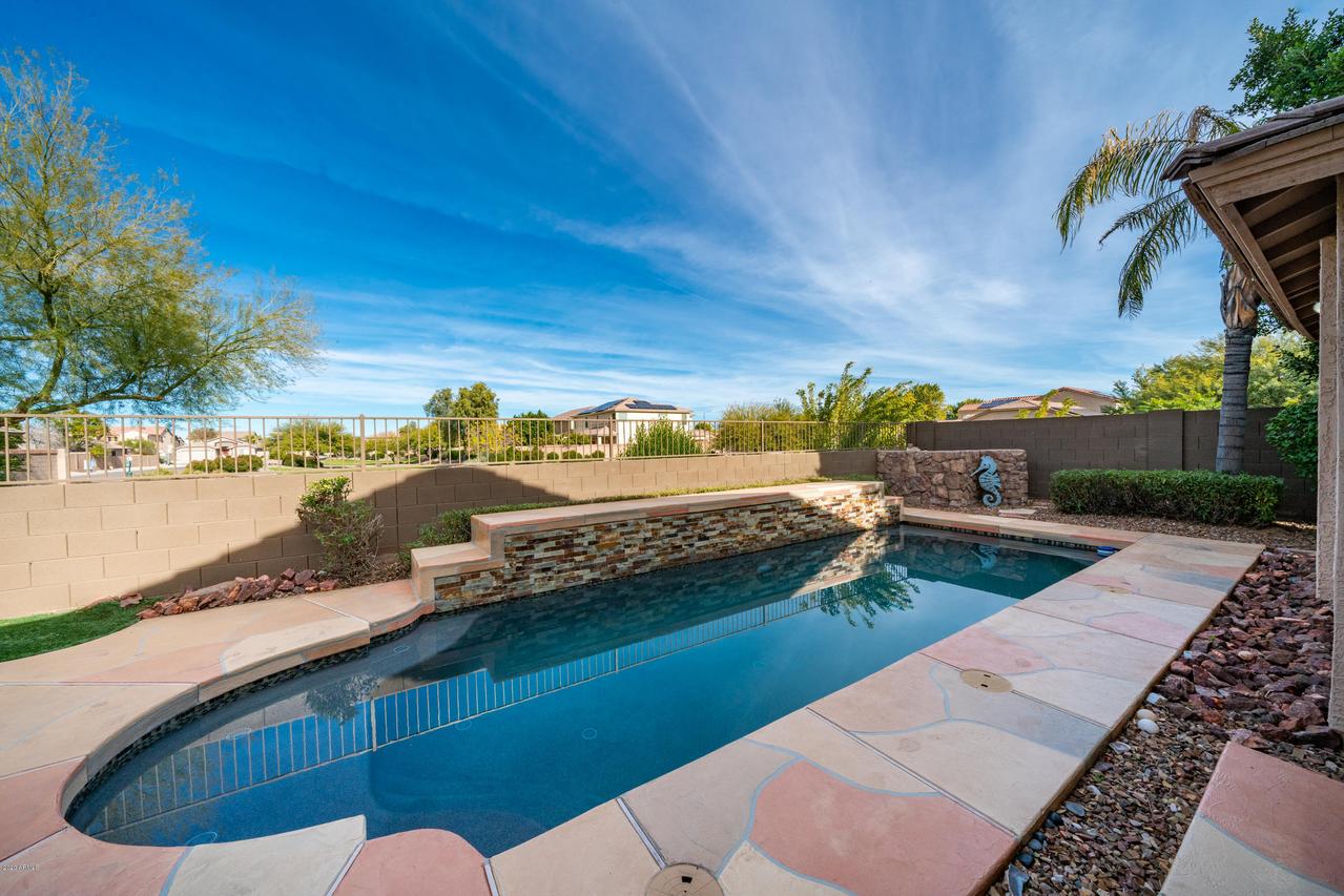 17832 W Watson Ln., Surprise, AZ 85388