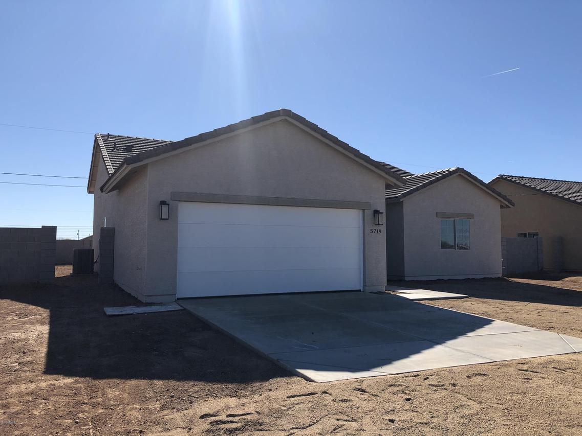 5719 E Santa Clara Dr., San Tan Valley, AZ 85140
