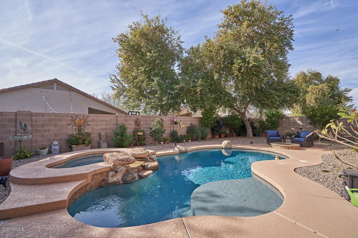 697 W Jersey Way, San Tan Valley, AZ 85143