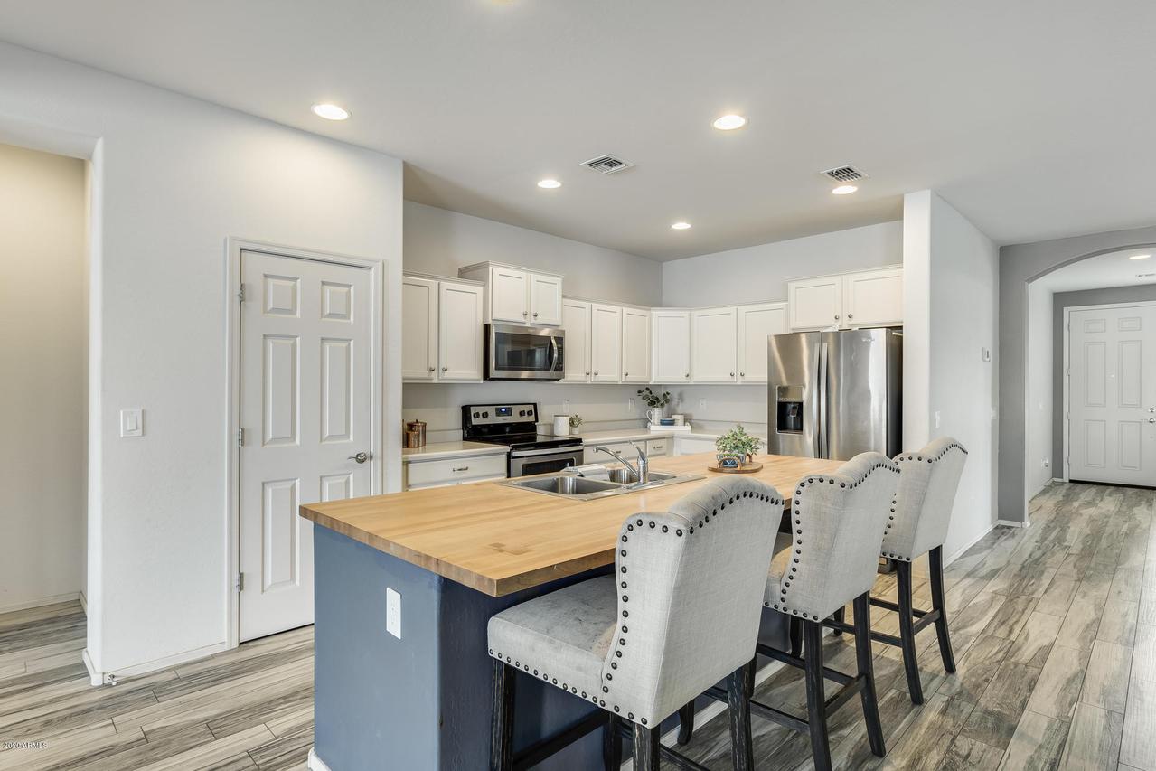 10830 W Swayback Pass, Peoria, AZ 85383