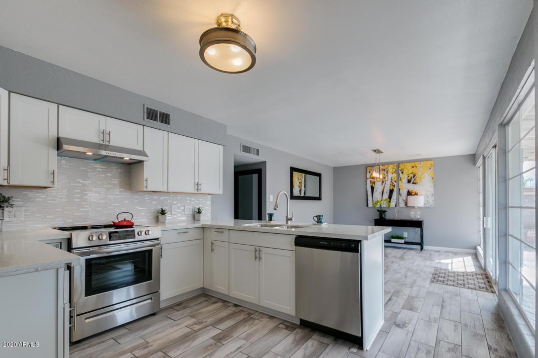5218 N 61st Ave., Glendale, AZ 85301