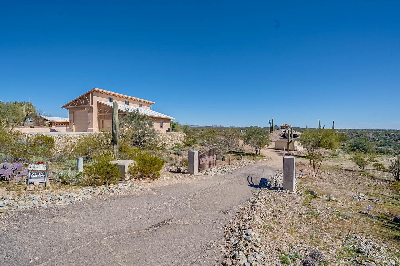 44419 Saguaro Blossom Ln., Morristown, AZ 85342