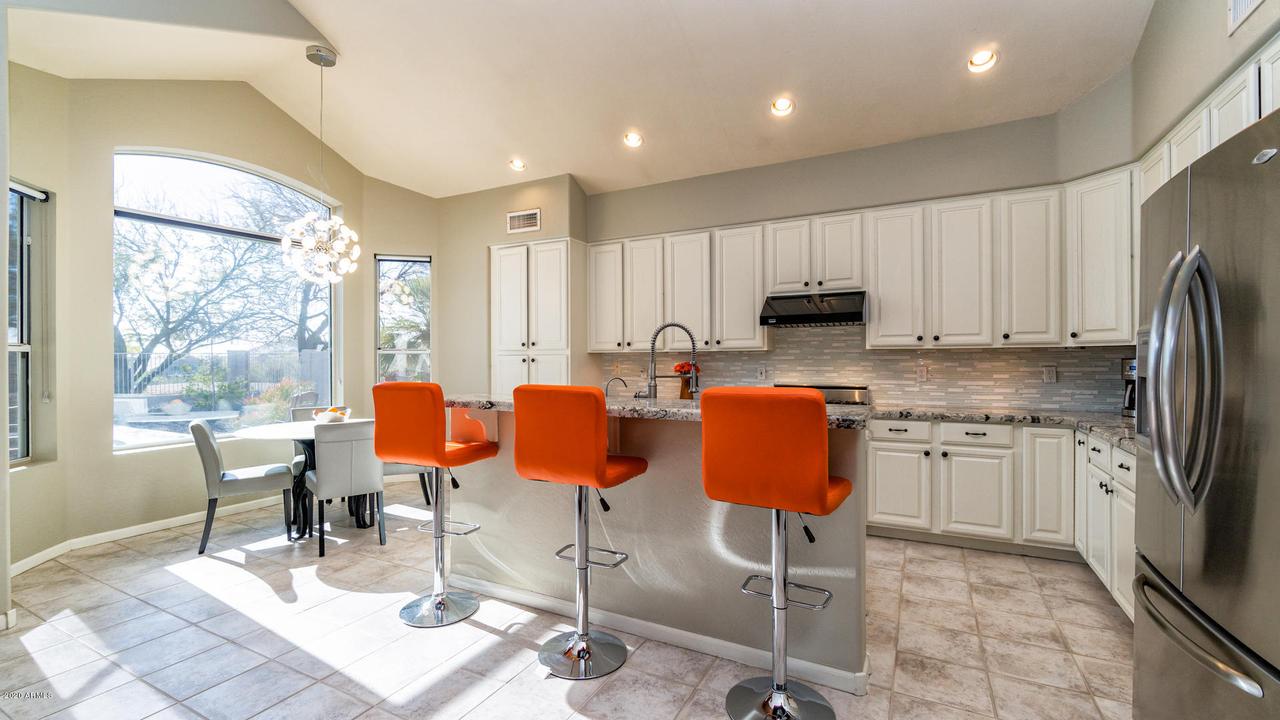 627 W Mountain Vista Dr., Phoenix, AZ 85045