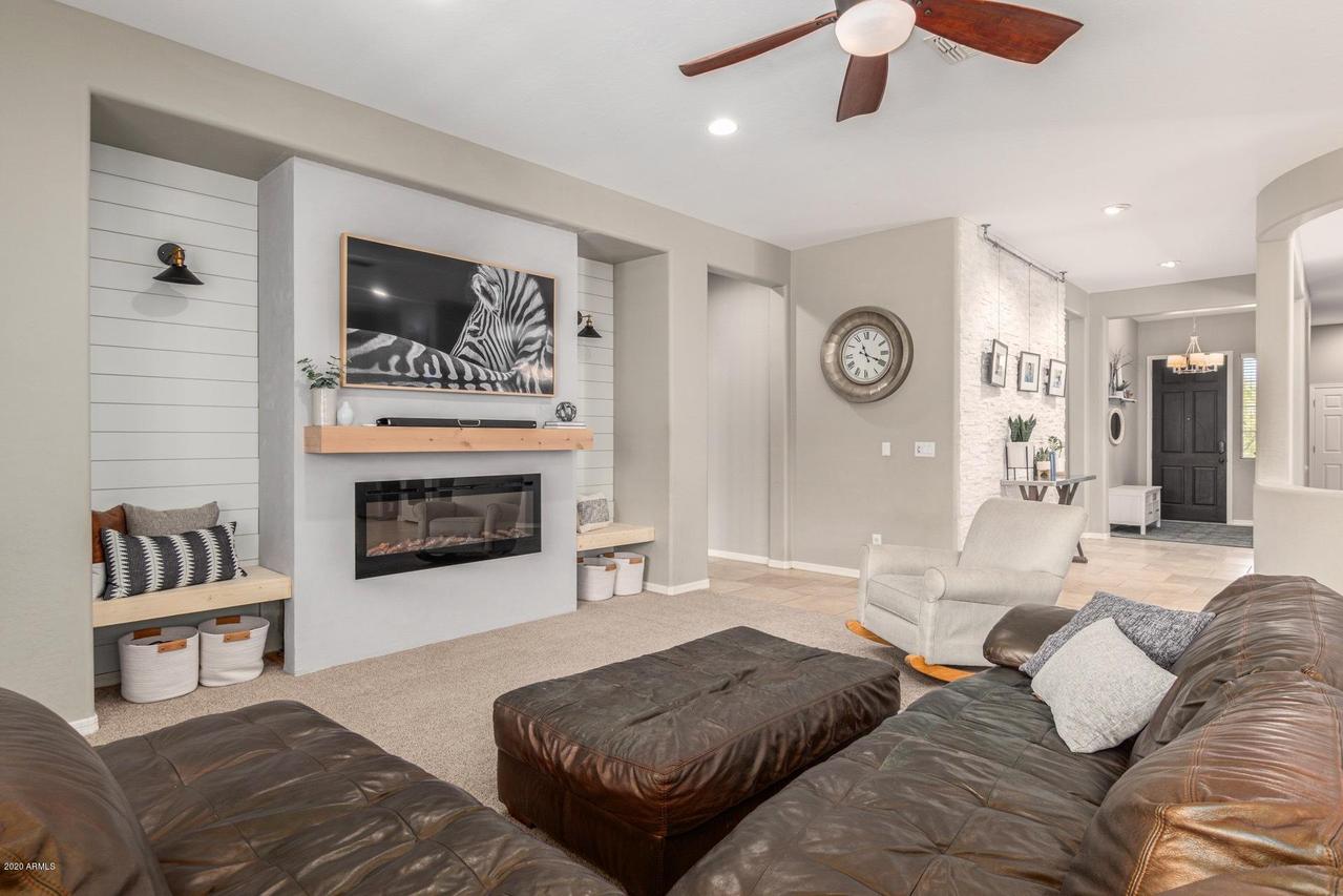 2027 W Chimney Rock Rd., Phoenix, AZ 85085