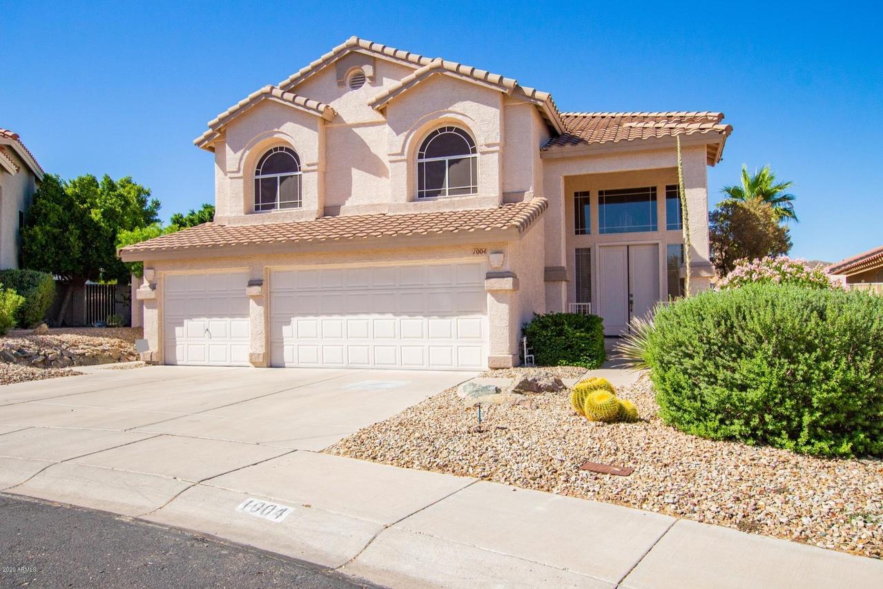 1004 E Amberwood Dr., Phoenix, AZ 85048
