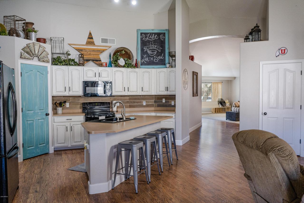 3984 E Meadow Creek Way, San Tan Valley, AZ 85140