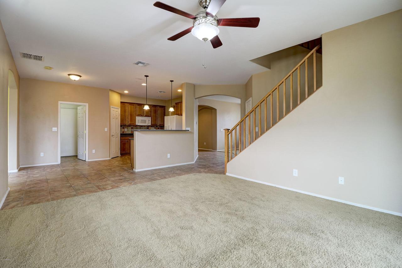 2207 W Calle Del Sol, Phoenix, AZ 85085