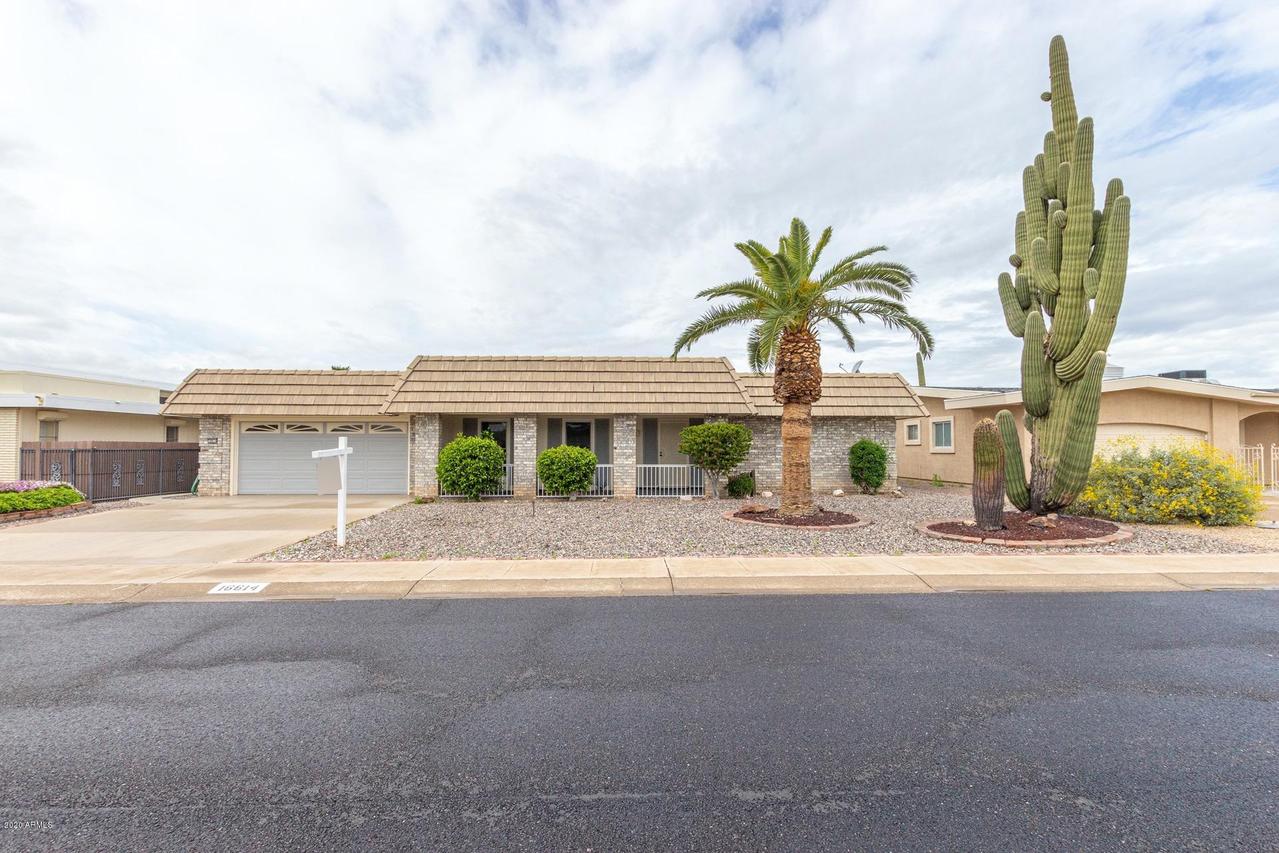 16614 N Meadow Park Dr., Sun City, AZ 85351