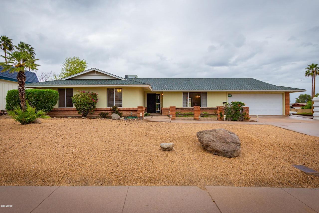 2540 E Turquoise Dr., Phoenix, AZ 85028