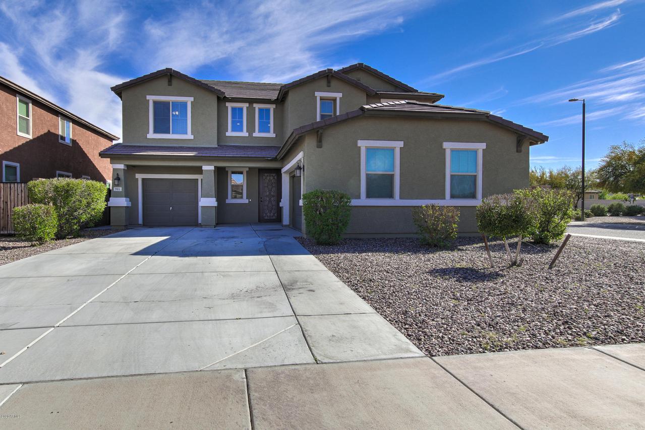 905 W Desert Hollow Dr., San Tan Valley, AZ 85143