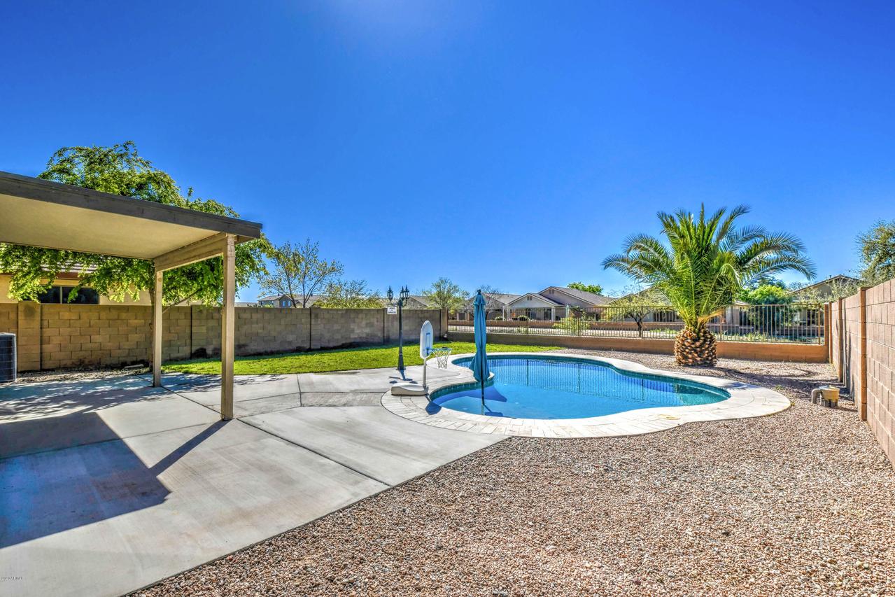 115 W Dexter Way, San Tan Valley, AZ 85143