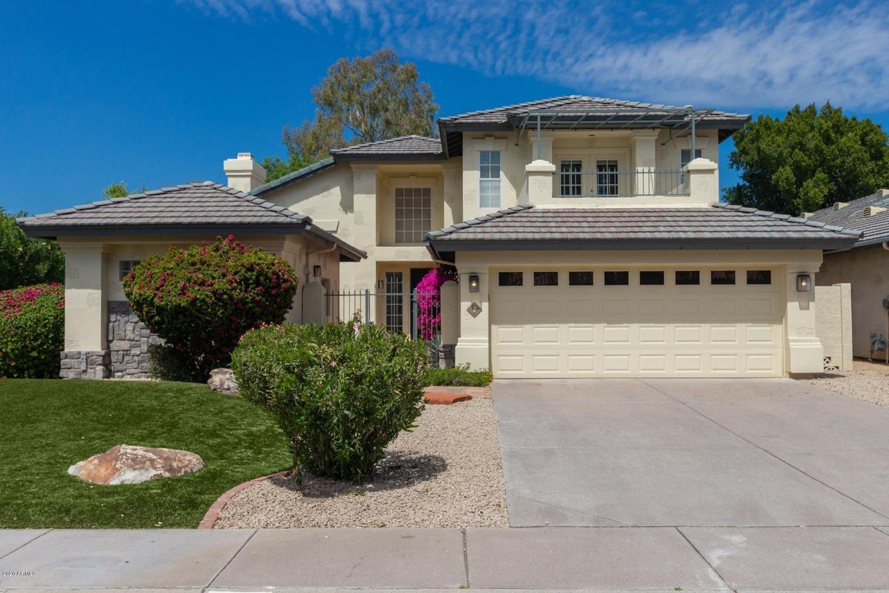 2 E Harmont Dr., Phoenix, AZ 85020