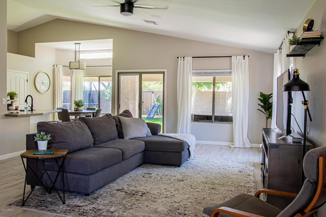 7411 W Trails Dr., Glendale, AZ 85308