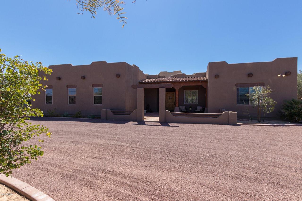 8615 W Daley Ln., Peoria, AZ 85383