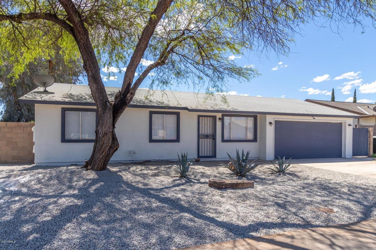 9 W Kristal Way, Phoenix, AZ 85027