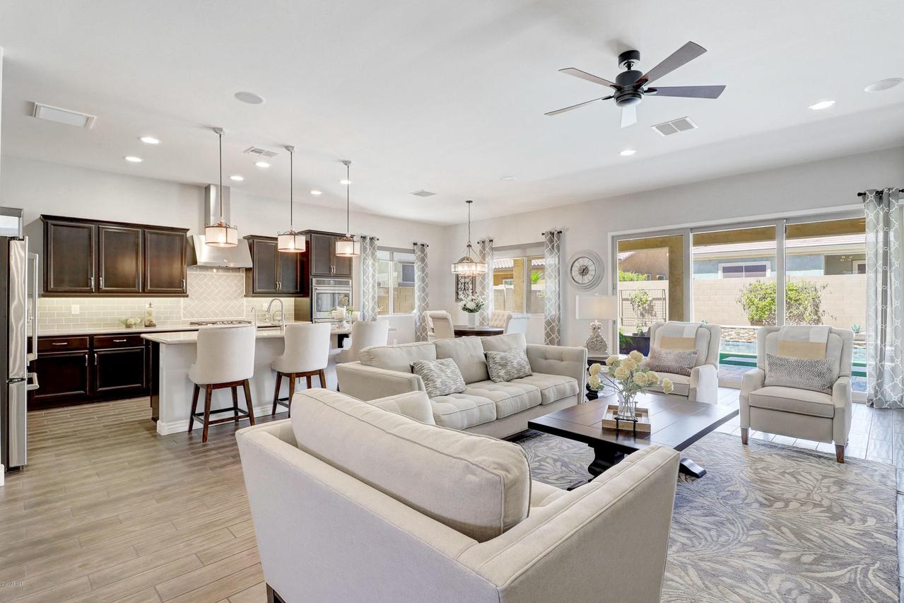 10348 W Buckhorn Tr., Peoria, AZ 85383